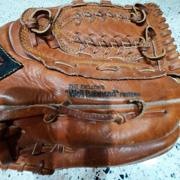 Louisville Slugger G125-5CW RHT Professional Player Design Made in Japan Glove - Picture 4 of 10